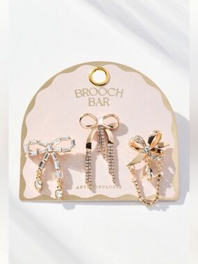 Festive Cheer Brooches
 Set of 3